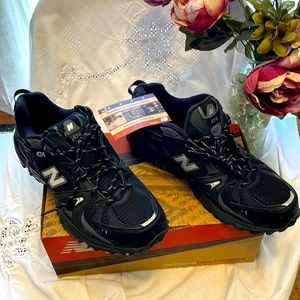 NEW BALANCE MT474BK MEN SHOES SIZE 11 BLACK NWT FREE SHIPPING